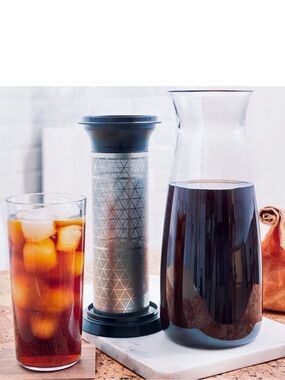 NIB Tupperware cold brew carafe